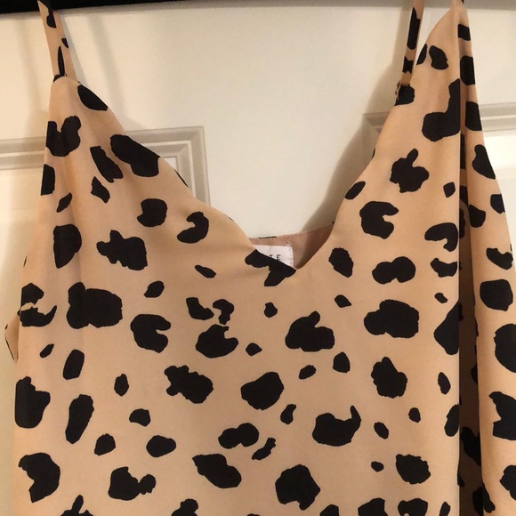 Animal print scalloped neckline Socialite tank. - Picture 3 of 4